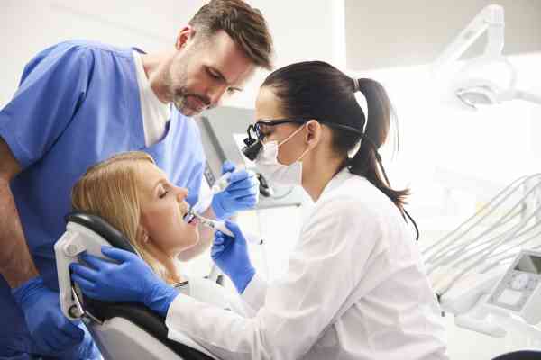 Angestellter Zahnarzt in einer Einzelpraxis: Vor- und Nachteile