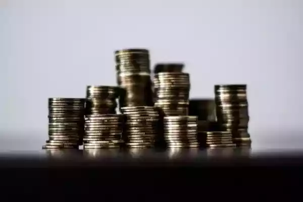 Das Gehalt als angestellter Zahnarzt 2025 - Zahlen & Modelle