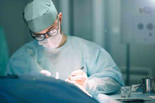 Der Weg zum Mund-, Kiefer-, Gesichtschirurg: Infos zum Studium und der Facharztausbildung