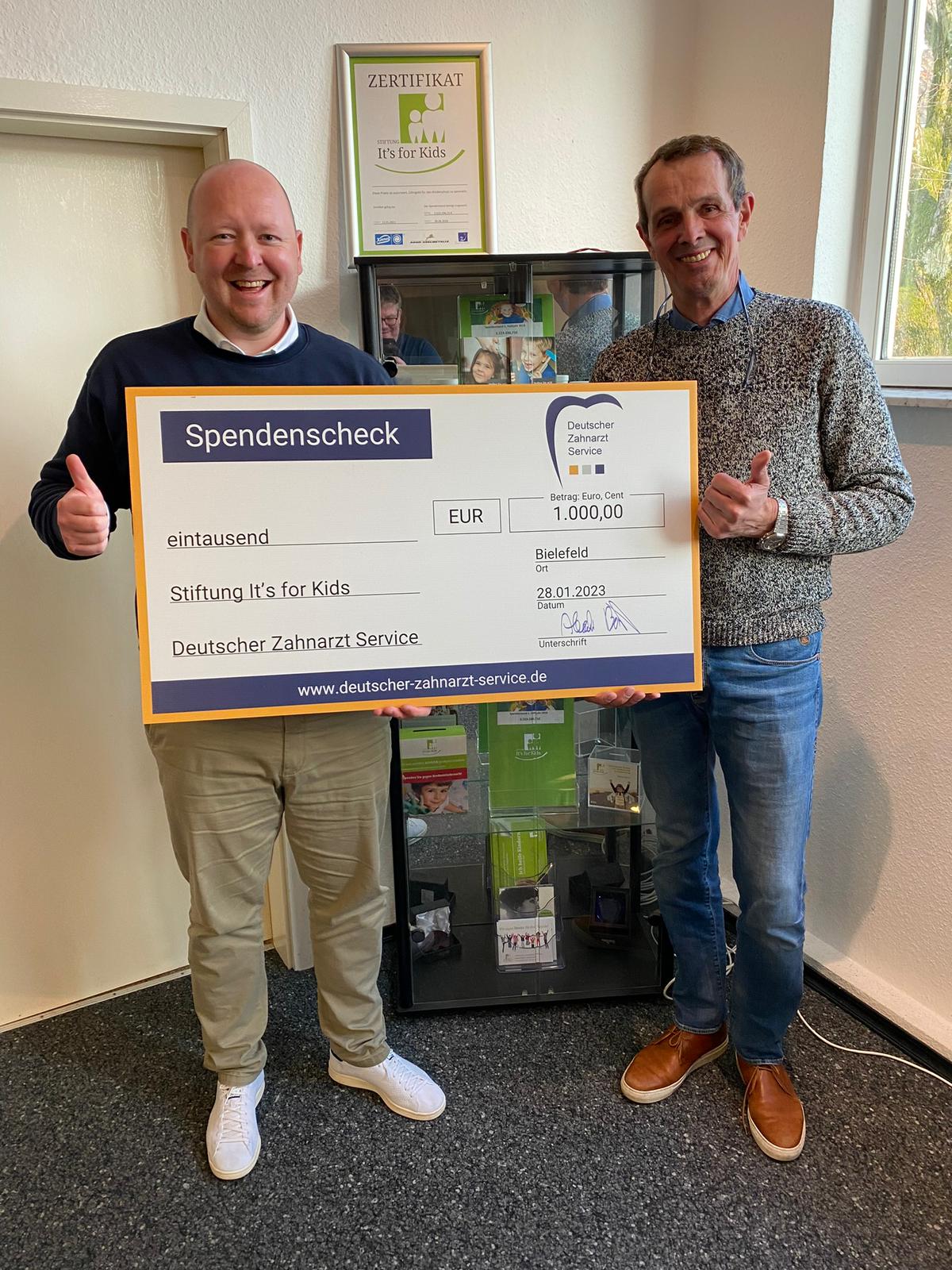 Spendenübergabe It´s for kids Alexander Bongartz und Rainer Koch bei der Spendenübergabe It´s for kids.