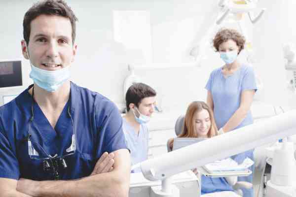 Mitarbeiterf&uuml;hrung in der Zahnarztpraxis: Acht Tipps f&uuml;r ein erfolgreiches Miteinander